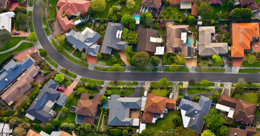 Una vista aerea di tutte le bellissime case in un quartiere situato a Dallas, Tx